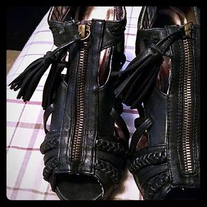 Size8 strappy heel shoe